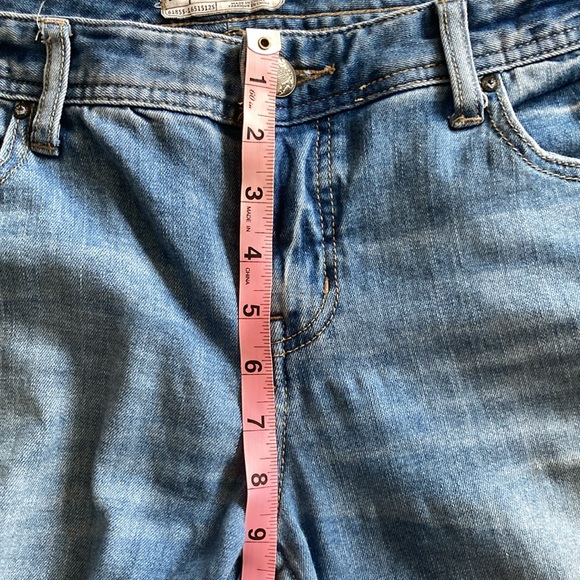 FREE PEOPLE EUC Destructed Capris - 31 - Picture 6 of 6